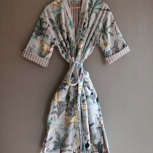 ชุดคลุมกิโมโนผ้ากำมะหยี่พิมพ์ลายอินเดียขายส่ง พร้อมเข็มขัด ชุดคลุมฤดูหนาวสำหรับทุกเพศ ชุดนอนกิโมโนยาวทำมือสำหรับผู้หญิง - Product Image 6