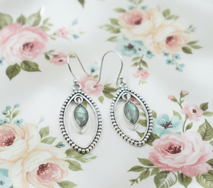 Pendientes Colgantes Marquise Hechos a Mano de Plata de Ley 925 con Labradorita Natural, Marco de Cuentas, Joyería Boho, Regalo para Mujer, Hermana - Product Image 1