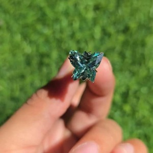 4 piezas de moissanita azul con corte de mariposa, brillante, de forma elegante, hecha a mano para pendientes. - Product Image 2