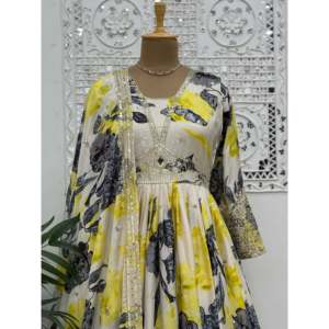 Robe de soirée Anarkali XL de créateur avec dupatta, imprimé numérique fantaisie - Product Image 1