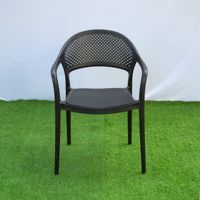 Fauteuil empilable moderne TM18 King Chair avec assise en maille d'aluminium |   Restaurant extérieur élégant et luxueux dans un hôtel-parc