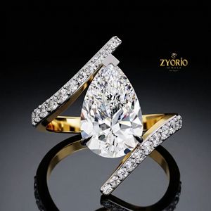 Anillo de compromiso abierto de oro macizo de 10K con moissanita talla pera y detalles de diamantes, anillo de boda para mujer - Product Image 1
