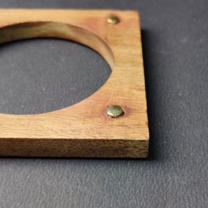 Brazalete Cuadrado de Madera Único con Incrustaciones de Latón – Pulsera Moderna de Madera Sostenible con Diseño Geométrico – Hecho a Mano, Minimalista - Product Image 5