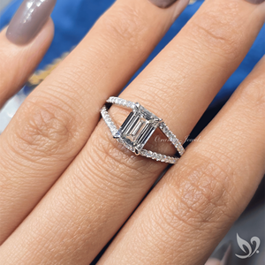 แหวนเพชรทรงเหลี่ยมมรกต 2 กะรัต สวยงาม ประดับเพชรแบบฝังเต็มตัวเรือน ทองคำขาว 10K ได้รับการรับรองจาก IGI แหวนสำหรับเจ้าสาว - Product Image 4