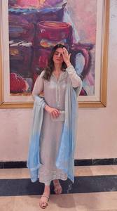 Costume Anarkali en coton bleu clair brodé pour femmes avec dupatta ombré, coupe ample, longueur au sol, style traditionnel indien pakistanais - Product Image 5