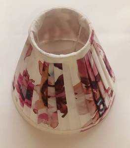 Abat-jour en tissu de lin Anna fait main, forme conique, imprimé floral rose, plissé, avec douilles E27, idéal pour lampe de sol ou de table - Product Image 1