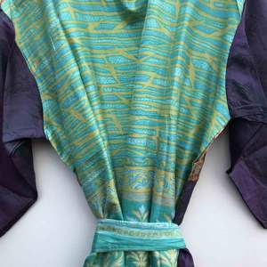 Robe Kimono en Soie Élégante pour Femme - Collection Printemps/Été, Idéale pour la Plage et les Soirées, Design Patchwork Inspiré des Saris Indiens, Vêtement de Nuit Doux - Product Image 6