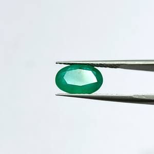 มรกตสีเขียวรูปไข่ 3.77 กะรัต จากแซมเบีย ตามแผนภูมิพลอยราตติ 4.25 - Product Image 5