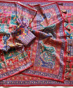 Sari en soie Reglance Royal Mirror Muse Dola, élégance miroir Aari, jacquard Jari, héritage, réflexion royale, séchage rapide, origine Gujarat - Product Image 1