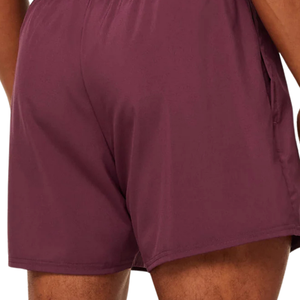 Shorts de sport athlétiques pour hommes, 5 pouces, légers, pour l'entraînement et la performance, couleur bordeaux intense - Product Image 6