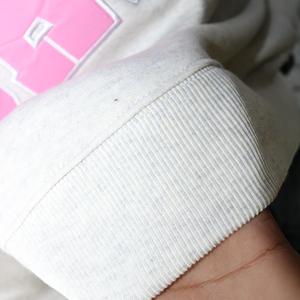 Sudadera JASIAK ASH GREY con cuello alto, 100% algodón, con apliques bordados en rosa, cuello ancho, URBAN PRODUCTIONS - Product Image 6