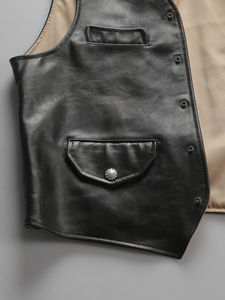 Chaleco sin mangas de cuero negro para hombre con botones plateados y cuatro bolsillos, chaleco informal - Product Image 5