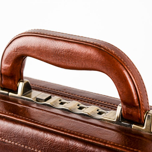Maletín Clásico de Cuero Genuino Marrón con Cierre de Hebilla para Hombre, Uso Profesional, Estuche Rígido de Lujo - Product Image 3