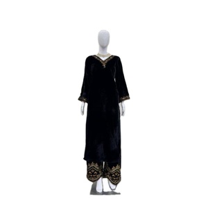 Presentamos el nuevo salwar kameez reversible de Zain Exports, hecho con hilo de algodón cambrico puro y pesado, con bolsillo lateral con lentejuelas y costura completa, talla 44. - Product Image 1