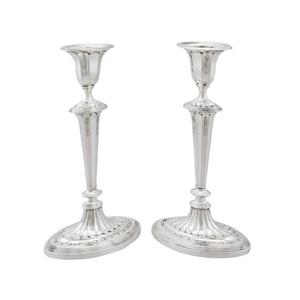 Candelabro Decorativo de Aluminio Estilo Vintage para Iglesia, Portavelas Plateado Hecho a Mano para Mesa de Comedor, Adorno Clásico para el Hogar - Product Image 1
