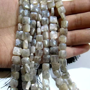 Perles de pierre de lune grise mystique : forme coussin facettée, brin de 8 pouces - Product Image 2