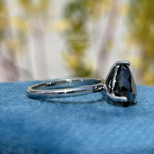Anillo Toi Et Moi de Oro Blanco de 14K con Moissanita Negra, Corte Pera y Esmeralda, Doble Piedra, Regalo de Aniversario o Promesa - Product Image 3