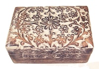 Kotak penyimpanan dan hadiah dekoratif kotak kayu seni rakyat desain bunga dengan ukiran Hindu Ohm untuk buah kering