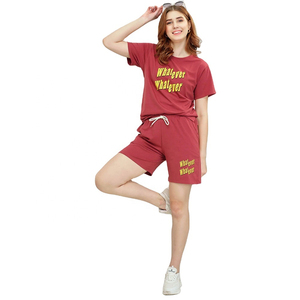 Ensemble tendance pour femmes, t-shirt imprimé + short, ensemble coordonné pour femmes, coupe décontractée, ensemble d'été pour tenue décontractée - Product Image 6