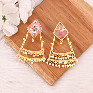 Boucles d'oreilles en laiton avec motif floral Meenakari en calcédoine rose naturelle et perle, bijoux ethniques de créateur pour femmes - Product Image 5