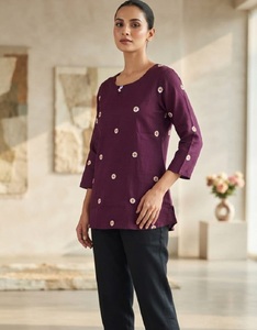 Túnica de Algodón Morado con Bordado Floral, Estilo Informal Holgado, Prenda Casual para Uso Diario, Estilo Túnica Moderna - Product Image 1