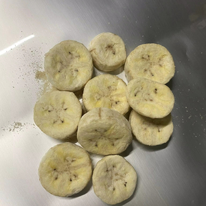 Freeze-dried banana slices Freeze-dried banana chunks Freeze-dried banana powder - Product Image 1
