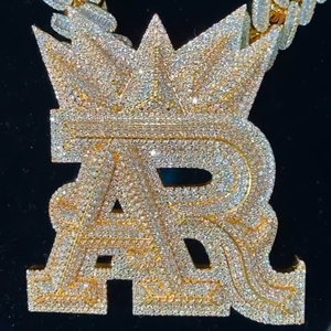Collier de Luxe Effet Diamant Moissanite VVS Plaqué Or, Pendentif Couronne AR Style Hip Hop, Bijou Tendance - Product Image 1
