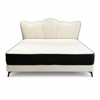 Base de Cama Moderna Tapizada en Color Marfil con Cabecero Ondulado, Panel Acolchado con Diseño de Diamantes, Borde de Colchón Negro Mate, Cama de Madera Sólida