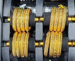 22K <b>Solid</b> <b>Gold</b> Carved <b>Bangles</b> Pair Traditional Indian Kangan Bridal Engagement Wedding Party Gift Fine Jewelry - Product Image 3