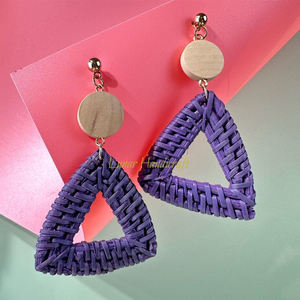 Boucles d'oreilles en rotin géométrique tressé à la main bijoux tissés à la main en rotin d'herbe colorée boucles d'oreilles créoles à la mode pour l'exportation en vrac - Product Image 6