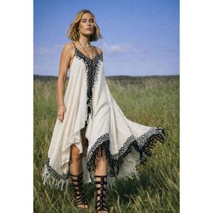 Robe de soirée bohème élégante faite à la main, col en V, bretelles, coupe évasée, longueur genou, tenue décontractée de plage, écologique et naturelle - Product Image 3
