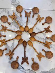 Cuillères en bois motif tournesol, artisanat manuel, tons bruns personnalisables en bois de qualité supérieure, souvenirs et décorations de table - Product Image 4