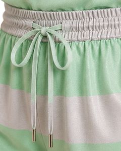 Conjunto de pijama de satén para mujer, camiseta sin mangas con rayas verdes y blancas, pantalones cortos con cintura elástica, conjunto de ropa de dormir de lujo para verano - Product Image 3