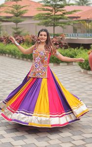 Conjunto de Lehenga Choli de Algodón Moderno para Mujer, Estilo Étnico Indio, con Adornos de Cadena Kachi Multicolor y Espejos Reales - Product Image 2