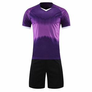 Tenue de football pour le jour du match, tissu durable, toucher doux, idéale pour les matchs d'équipe, l'entraînement et les activités sportives - Product Image 1