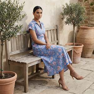 Elegante Vestido Midi Tipo A con Paneles de Algodón y Estampado Floral Azul-Rosa para Mujer, con Tela Ligera y Estilo Moderno - Product Image 3