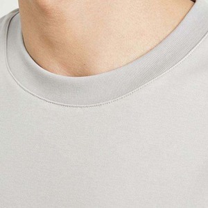 Camiseta de algodón negra de manga corta con cuello redondo y bolsillo en el pecho para hombre, corte regular, estilo casual, tejido jersey. - Product Image 5