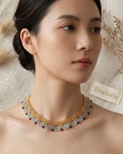 Conjunto de Collar y Pulsera con Cuentas Geométricas Únicas para Mujer, Joyería Hecha a Mano con Patrones Coloridos, Base Negra, por UO - Product Image 4