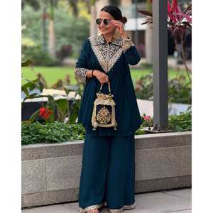 Conjunto de Fiesta Elegante en Satén con Bordado y Lentejuelas - Product Image 4