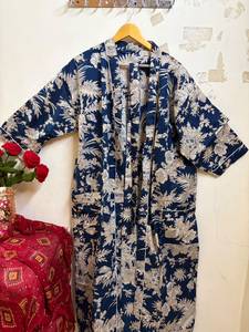 Peignoir Kimono Léger et Respirant en Coton Bleu à Motifs Floraux avec Col en V et Cordon de Serrage pour Femme, Idéal pour le Spa ou comme Robe de Demoiselle d'Honneur - Product Image 2