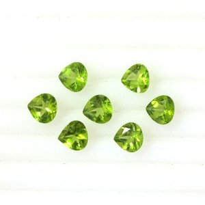 Peridoto verde oliva natural, corte corazón, piedra preciosa suelta, peridoto calibrado, cuentas de peridoto para la fabricación de joyas, collar, anillo, pendientes - Product Image 1