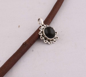 Pendentif en Onyx Noir Naturel Vintage en Gros, Sertissage Clos, Plaqué Argent Sterling 925, Pendentif Fait Main en Pierre Précieuse à Points - Product Image 4