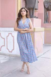 Robe de mariée à imprimé floral en coton indien fait à la main, tenue de fête courte et élégante, cadeau de mode pour femme personnalisé pour l'été - Product Image 4
