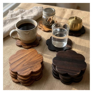 Sous-verre en bois supérieur, classique, sculpté, accessoire de table de qualité supérieure, coffret cadeau, aspect magnifique à prix abordable - Product Image 1