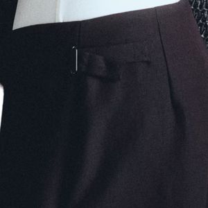 Jupe courte tendance pour femme avec boucle décorative, taille ajustable avec ceinture, style décontracté streetwear, bas de tenue tendance pour le quotidien, vente en gros - Product Image 3