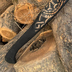 Hache viking de qualité industrielle nordique, lame en acier au carbone gravée, manche en bois sculpté, pour décoration murale et usage de survie - Product Image 4