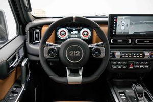 BAW 212 T01 Adventurer Sedán 2.0L con Batería de Litio, Tracción en las Cuatro Ruedas, Techo Panorámico, Interior Negro y Marrón - Product Image 6