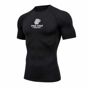 เสื้อรัดกล้ามเนื้อแขนสั้นสำหรับผู้ชาย ยี่ห้อ Free Fight Industry สีดำ แห้งเร็ว - Product Image 3