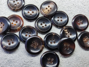 Boutons de manteau en corne de buffle naturelle haut de gamme, faits à la main, modernes, durables, à 4 trous, avec logo personnalisé, objets d'art et de collection – Vente chaude - Product Image 2