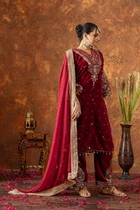 Ensemble de salwar kameez long élégant en velours de viscose pour femmes, avec broderies, sequins et perles, dupatta, pour les occasions de fête et de mariage - Product Image 2